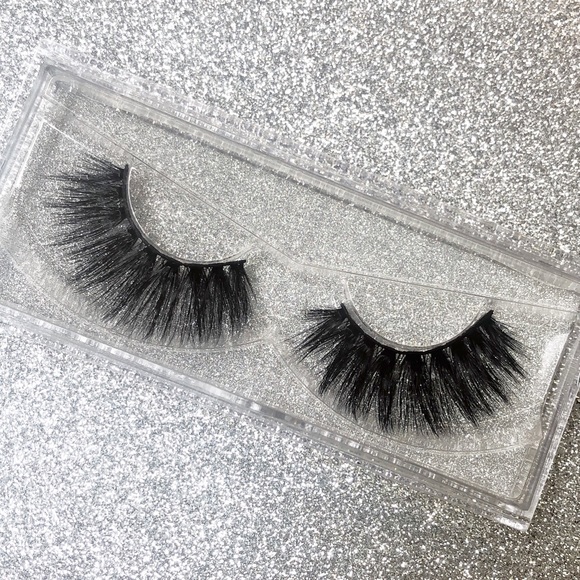 Lashes - Picture 1 of 3